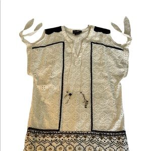 Beautiful off white dress from Anthropology. Size L. Black details.